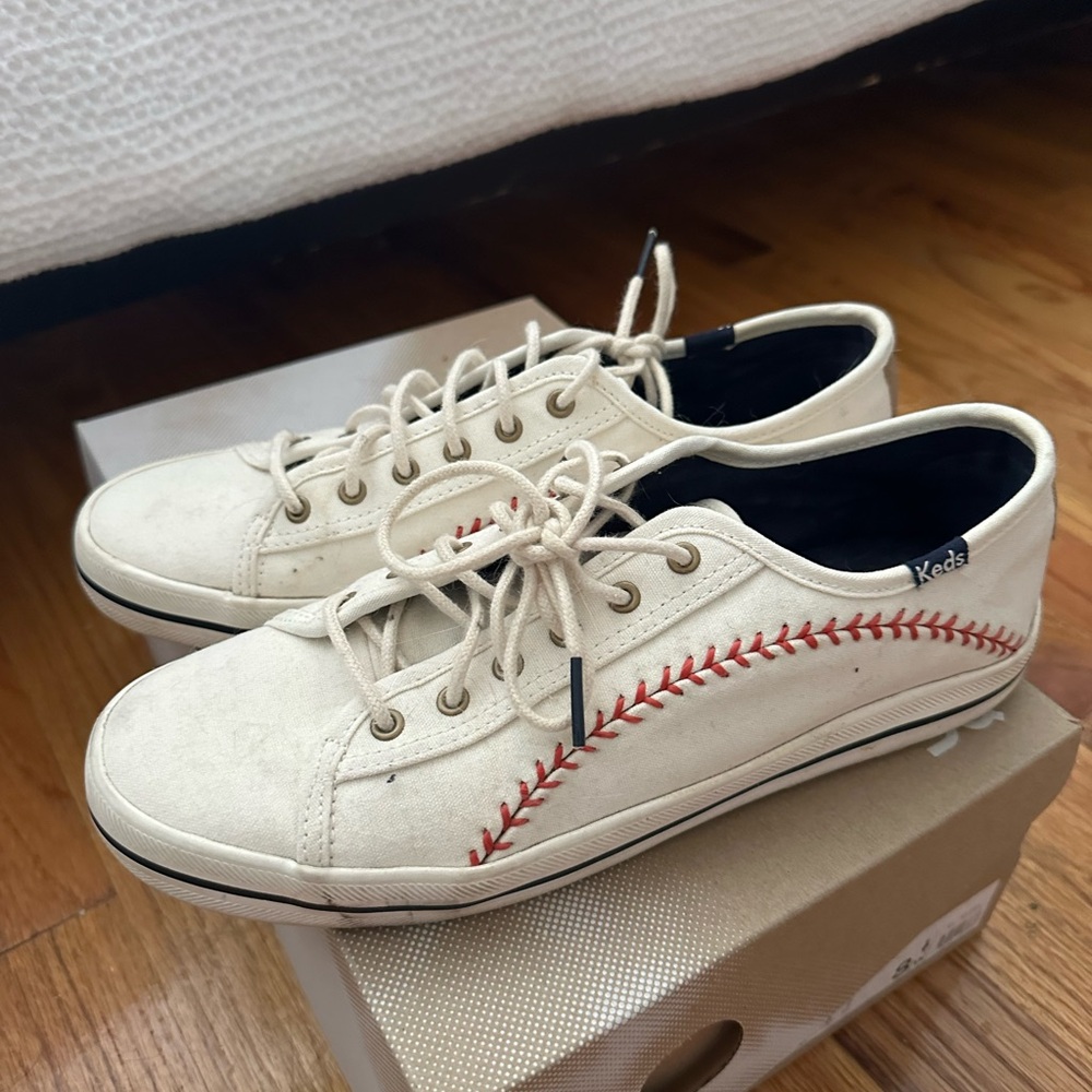 Women’s baseball sneakers